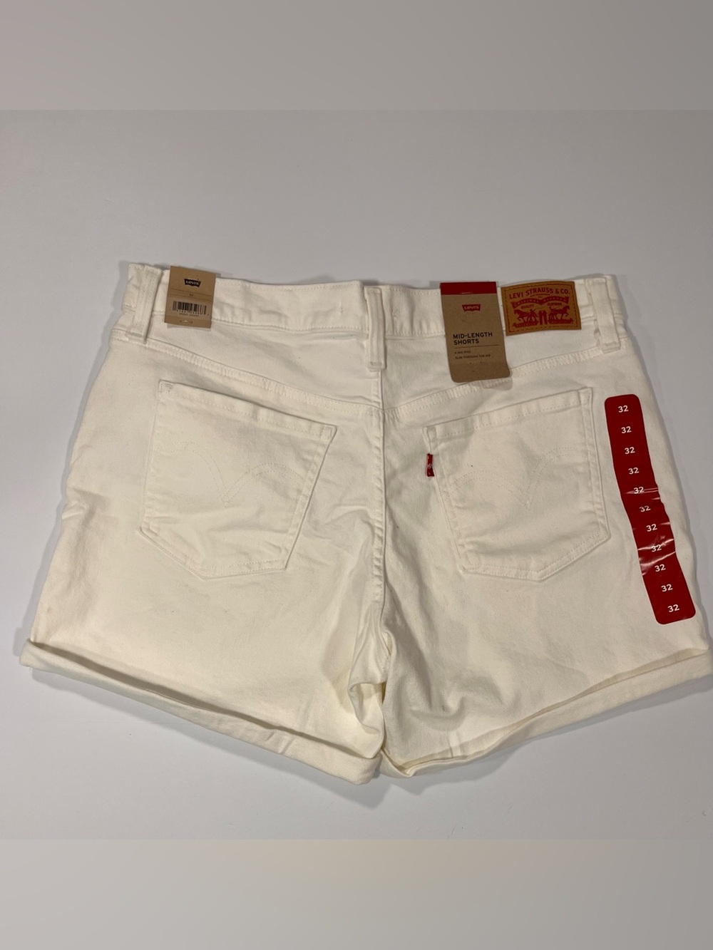 Size 32, Levi's off white Mid-Length Denim Shorts